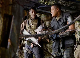 Beinahe zu sp&auml;t wird Royce (Adrien Brody, l.) klar, dass Noland (Laurence Fishburne, r.), der schon seit geraumer Zeit auf dem Planeten &uuml;berlebt hat, nur an seinem eigenen Wohlergehen interessiert ist ...