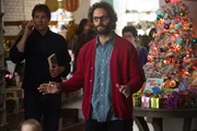 Jason Mantzoukos (George).