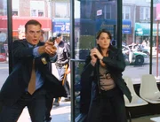Die Detectives Logan (Chris Noth) und Barek (Annabella Sciorra) verfolgen einen Bankräuber, der vor nichts zurückschreckt und sogar seine Komplizin getötet hat. Die Detectives Logan (Chris Noth) und Barek (Annabella Sciorra) verfolgen einen Bankräuber, der vor nichts zurückschreckt und sogar seine Komplizin getötet hat.
