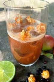 Der alkoholfreien BBQ-Limo eine Kombination aus rauchigen Aromen und dem Geschmack nach Pflaumen und Äpfeln. Der alkoholfreien BBQ-Limo eine Kombination aus rauchigen Aromen und dem Geschmack nach Pflaumen und Äpfeln.