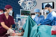 Arthur Westermann wird operiert. Dr. Koshka darf die An&auml;sthesie &uuml;bernehmen.