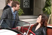 Hodgins (TJ Thyne, L) and Angela (Michaela Conlin, R) make an important decision in the BONES season finale episode.