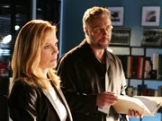 Ein brutaler Fu&szlig;fetischist h&auml;lt die CSI-Experten Catherine Willows (Marg Helgenberger) und Gil Grissom (William Petersen) auf Trab. Erschwerend kommt hinzu, dass sie und ihre Kollegen bei ihrer Arbeit von einem Kamerateam verfolgt werden...