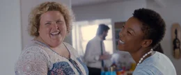 Sarah-Beth (Fortune Feimster, l.); Lana (Samira Wiley, r.)