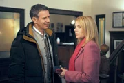 Uschi (Silke Popp) konfrontiert Winkler (Florian Stadler) mit ihrer Vermutung, dass er hinter dem Hackerangriff steckt.