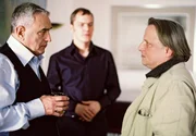 Prof. Walters Stielickes (Michael Degen) &auml;ltester Sohn Raimund galt als vermisst; Prof. reagiert gefasst auf Nachricht seines Todes.