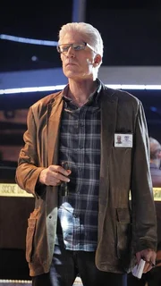 D.B. Russell (Ted Danson) muss mit seinem Team den Mord an dem millionenschweren Jungunternehmer Kevin Fetzer aufklären, der blutüberströmt und mit heruntergelassenen Hosen auf seiner eigenen Geburtstagstorte gefunden wurde.