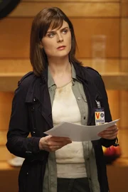 Brennan (Emily Deschanel) gelingt es, die wahre Identit&auml;t der &Uuml;berreste herauszufinden.