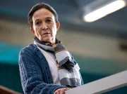 Als ihr Mann vor 20 Jahren starb, stand Friede Timme (Tatja Seibt) vor dem Nichts. Wie gut, dass es ihrer Tochter heute besser geht. Dafür ist Friede Timme vor allem Prof. Stielicke dankbar. Als ihr Mann vor 20 Jahren starb, stand Friede Timme (Tatja Seibt) vor dem Nichts. Wie gut, dass es ihrer Tochter heute besser geht. Dafür ist Friede Timme vor allem Prof. Stielicke dankbar.