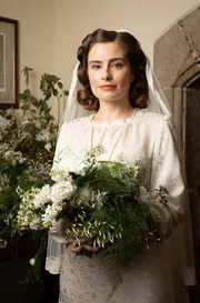 Helen Alderson (Rachel Shenton) vor ihrer Hochzeit mit Hugh. Helen Alderson (Rachel Shenton) vor ihrer Hochzeit mit Hugh.