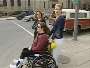 Die junge Frau eines Arztes wird pl&ouml;tzlich und ohne erkennbaren Grund ernsthaft krank. Ihr Zustand verschlechtert sich immer mehr, so dass sie sich schon bald kaum mehr bewegen kann. Eine Analyse des Knochenmarks bringt schlie&szlig;lich die Ursache ans Tageslicht: Arsen. Nun m&uuml;ssen die Ermittler herausfinden, ob sich die Frau diese Vergiftung &uuml;ber das Trinkwasser oder durch einen anderen Zufall zugezogen hat - oder ob ihr jemand nach dem Leben trachtet ... &Uuml;ber einen Zeitraum von sieben Jahren hat ein und dasselbe Gangster-Trio Dutzende Banken ausgeraubt. Jedes Mal haben es die T&auml;ter geschafft, den Tatort vor Eintreffen der Polizei zu verlassen, und nie waren irgendwelche Spuren zu finden, die auf die Gangster h&auml;tten schlie&szlig;en lassen k&ouml;nnen. Doch auch die Art, wie sie sich bewegen und kleiden, erz&auml;hlt eine Geschichte. Den Forensikern gelingt es jedenfalls, anhand dieser Merkmale ein klares T&auml;terprofil zu erstellen und den Bankr&auml;ubern schlie&szlig;lich doch noch auf die Spur zu kommen ...