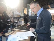 Dr. Gernot Grömer (r.) überprüft die Formel für den perfekten Espresso Dr. Gernot Grömer (r.) überprüft die Formel für den perfekten Espresso