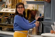 Kat (Mayim Bialik)