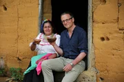 Michael Mosley darf in Peru Masato herstellen