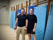 Vitali Litz (l.) und Sergej Mermis (r.) trainieren gemeinsam junge Boxer aus vielen Ländern. Vitali Litz (l.) und Sergej Mermis (r.) trainieren gemeinsam junge Boxer aus vielen Ländern.