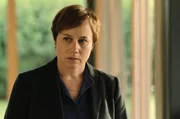 Franziska Tobler (Eva Löbau) fragt sich, was in der Ehefrau und Mutter vorgeht, deren Mann und Sohn verschwunden sind. Franziska Tobler (Eva Löbau) fragt sich, was in der Ehefrau und Mutter vorgeht, deren Mann und Sohn verschwunden sind.