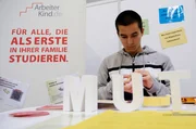 Christopher Khongklad ist Student und möchte in seiner Freizeit ehrenamtlich Menschen unterstützen, die Hilfe brauchen. Christopher Khongklad ist Student und möchte in seiner Freizeit ehrenamtlich Menschen unterstützen, die Hilfe brauchen.
