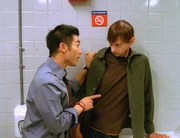 Haben die zwei Computerfachm&auml;nner Kevin (Nelson Lee, l.) und Robbie (DJ Qualls) etwas mit dem Mord an einem Konkurrenten zu tun?