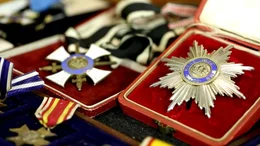 Briefmarken sammeln kann jeder &ndash; die Fans der Milit&auml;rtechnikszene haben es vor allen Dingen auf historische Orden und Abzeichen abgesehen.