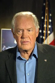 Ex-Vizepräsident Kinsey (Ronny Cox) ist wieder da - und sorgt weiter für Ärger ... Ex-Vizepräsident Kinsey (Ronny Cox) ist wieder da - und sorgt weiter für Ärger ...