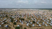 &Uuml;ber eine Millionen Kriegsfl&uuml;chtlinge aus dem Sudan leben in solchen Lagern im Osten des Tschad.