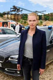 Helen Dorn (Anna Loos)