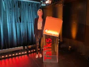 Die Wirtschaftspsychologin Sarah Diefenbach von der Ludwig-Maximilians-Universität München verrät uns, welche sozialen Konflikte durch Smartphones und Co. entstehen. Die Wirtschaftspsychologin Sarah Diefenbach von der Ludwig-Maximilians-Universität München verrät uns, welche sozialen Konflikte durch Smartphones und Co. entstehen.