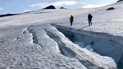 Gletscherspalte auf dem Snæfellsjöküll: Der Gletscher auf dem knapp 1500 Meter hohen Vulkan könnte schon in 30 Jahren verschwunden sein. Gletscherspalte auf dem Snæfellsjöküll: Der Gletscher auf dem knapp 1500 Meter hohen Vulkan könnte schon in 30 Jahren verschwunden sein.