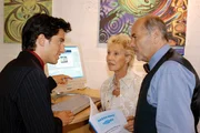 "Schlosshotel Orth", "Der Einstieg." Anna hat sich zu einem Internetkurs für Senioren angemeldet. ... Im Bild (v.li.): Stefano Bernardin (Max Prinz), Lotte Ledl (Anna Kofler), Peter Fröhlich (Markus Schöngruber).