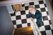 Ahnt noch nicht, welches Geheimnis ihr Sohn Elias mit sich herumträgt: Babs (Ruth Beeckmans) ruft die Familie aus einem anderen Grund ins Wohnzimmer - Annie will Weihnachten nicht mit Piet zusammen feiern! Ahnt noch nicht, welches Geheimnis ihr Sohn Elias mit sich herumträgt: Babs (Ruth Beeckmans) ruft die Familie aus einem anderen Grund ins Wohnzimmer - Annie will Weihnachten nicht mit Piet zusammen feiern!