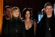 Catherine Willows (Marg Helgenberger, li.)