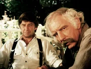 John (Ralph Waite, l.) und Boone (Morgan Woodward, r.) suchen nach Möglichkeiten, die drohende Zwangsräumung abzuwenden. John (Ralph Waite, l.) und Boone (Morgan Woodward, r.) suchen nach Möglichkeiten, die drohende Zwangsräumung abzuwenden.