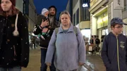 Sandra unternimmt gemeinsam mit ihrer Familie eine Shoppingtour. Dabei soll ihr vor allem Tochter Cindy (li.) als Beraterin zur Seite stehen. Sandra unternimmt gemeinsam mit ihrer Familie eine Shoppingtour. Dabei soll ihr vor allem Tochter Cindy (li.) als Beraterin zur Seite stehen.