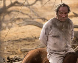 Auf ihrer Reise trifft Mary Bee den Outlaw George Briggs (Tommy Lee Jones), dem sie das Leben rettet. Das Raubein steht von da an in ihrer Schuld und begleitet sie&hellip;
