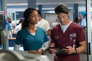 Chicago Med Staffel 3 Folge 1 Es ist nicht einfach zusammenzuarbeiten: Yaya DaCosta als April Sexton, Brian Tee als Dr. Ethan Choi Chicago Med Staffel 3 Folge 1 Es ist nicht einfach zusammenzuarbeiten: Yaya DaCosta als April Sexton, Brian Tee als Dr. Ethan Choi