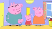Peppa ist schon ganz schön groß. Doch einer ist noch größer: Gerald Giraffe aus der Spielgruppe. (v.li. Daddy Pig, George Pig, Peppa Pig, Mummy Pig)