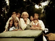 Die Waltons sind ihren Verwandten zu Hilfe geeilt, die von ihrem Land vertrieben werden sollen. Die Waltons sind ihren Verwandten zu Hilfe geeilt, die von ihrem Land vertrieben werden sollen.