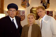 (v.li.): Gerd Baltus (Chauffeur), Erni Mangold (Mathilda von Braun), Albert Fortell (Felix Hofstätter).