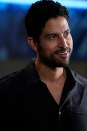 (Luke Alvez) ADAM RODRIGUEZ