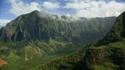Landschaftlich beeindruckend und vom Regenwald überzogen sind die vulkanischen Berghänge der Nā Pali Küste auf Kauai.