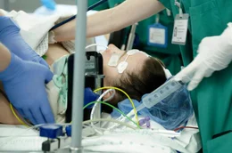 Endometriose ist eine chronische Krankheit, die rund zwei Millionen Frauen in Deutschland betrifft. Trotzdem fehlt es an Forschung, weil die Erkrankung lange Zeit nicht ernst genommen wurde.