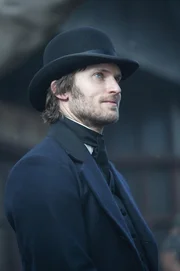 Richard Lee (Tom Weston-Jones)