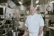 SRF DOK: Inside Gstaad Palace - Luxus und Tradition im Kulthotel. Folge 1. Michael Althaus, Sous Chef im Gstaad Palace.