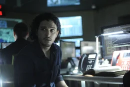 Will (Kit Harington) beginnt Nachforschungen anzustellen zu Harrys Theorie, dass es einen Verr&auml;ter in den eigenen Reihen gibt.