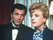 Auch Gilbert (Robert Forster) wird von Jessica (Angela Lansbury) verdächtigt. Auch Gilbert (Robert Forster) wird von Jessica (Angela Lansbury) verdächtigt.