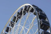 Als Antwort auf den Eiffelturm wurde für die Weltausstellung von Chicago ein Riesenrad mit Passagierkabinen entworfen.