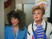 Jessica (Angela Lansbury) besucht ihre alte Bekannte Carol (Linda Hamilton).