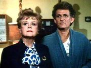 Jessica (Angela Lansbury) besucht ihren Cousin Calhoun (Peter Bonerz).