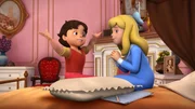 Heidi weiht Clara in ihren Plan ein. Heidi weiht Clara in ihren Plan ein.