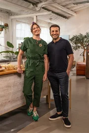 Die Influencerin und Gastronomin Vroni Lutz ist zu Gast bei Ali Güngörmüş und kocht mit ihm Die Influencerin und Gastronomin Vroni Lutz ist zu Gast bei Ali Güngörmüş und kocht mit ihm